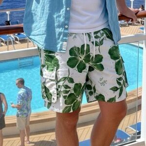 🏖️ Tropical Paradise Vibes: Mossimo Supply Co. Green Hibiscus Swim Trunks 🌺